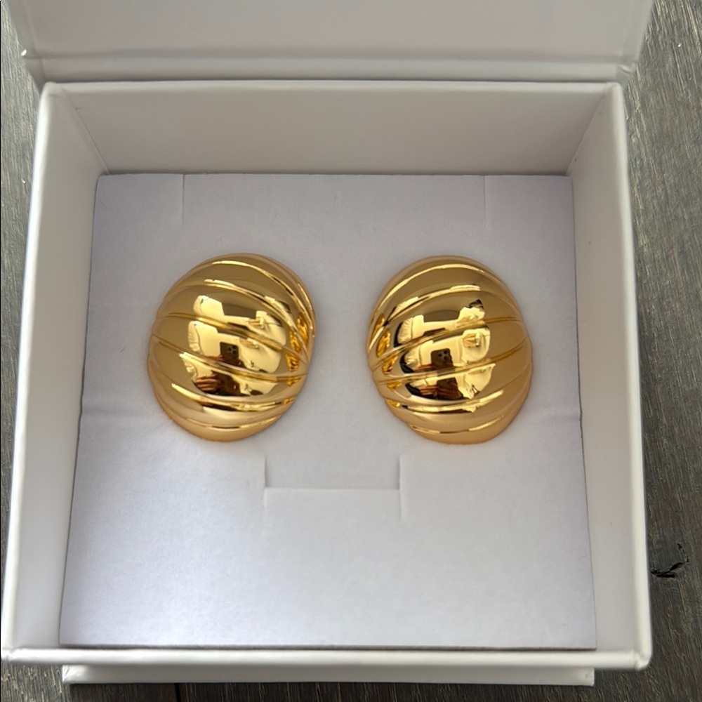 NWT! Heaven Mayhem Bell Gold Clip-On Earrings